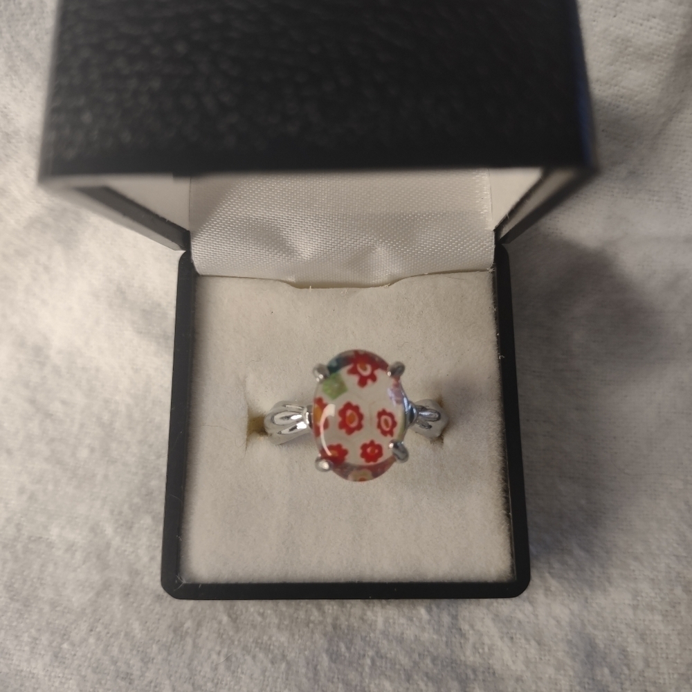 New women's clear floral size 7 3/4 ring